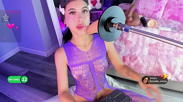 Brooke monroe online show from November 8, 2025, 4:43 pm