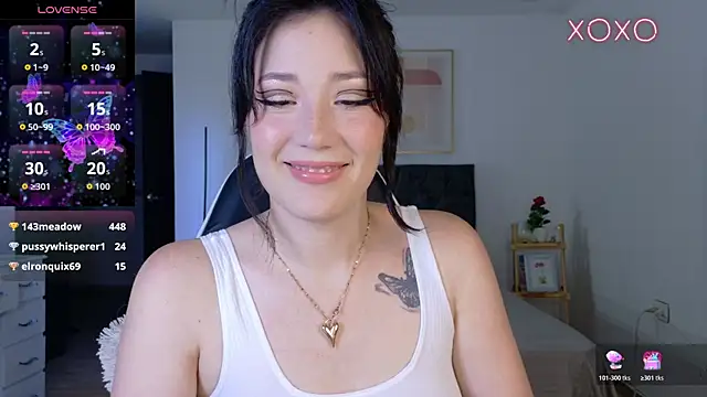 Snapshot of Eliih_01 chatting on October 28, 2025, 2:56 am Eliih 01 online show from October 28, 2025, 2:56 am