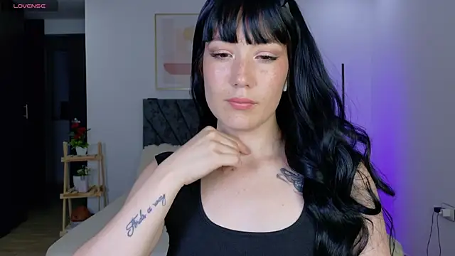 Snapshot of Eliih_01 chatting on October 4, 2025, 2:13 am Eliih 01 online show from October 4, 2025, 2:13 am