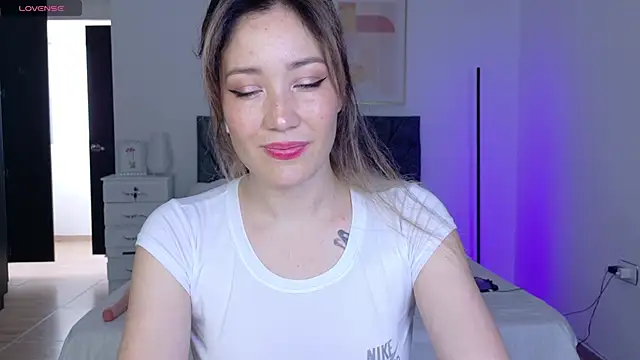 Snapshot of Eliih_01 chatting on September 17, 2025, 5:48 pm Eliih 01 online show from September 17, 2025, 5:48 pm