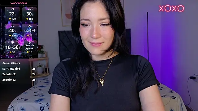 Snapshot of Eliih_01 chatting on October 15, 2025, 2:43 am Eliih 01 online show from October 15, 2025, 2:43 am