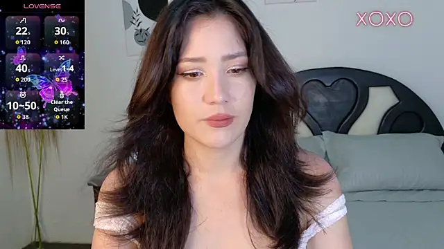 Snapshot of Eliih_01 chatting on December 18, 2025, 1:44 am Eliih 01 online show from December 18, 2025, 1:44 am