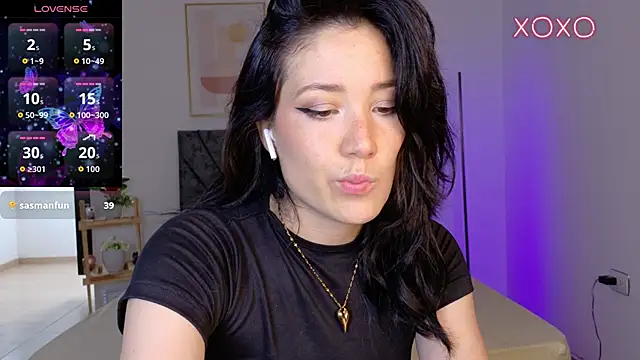 Snapshot of Eliih_01 chatting on October 15, 2025, 6:05 pm Eliih 01 online show from October 15, 2025, 6:05 pm