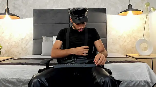 Snapshot of RaphaelDufort chatting on November 23, 2025, 11:59 pm RaphaelDufort online show from November 23, 2025, 11:59 pm