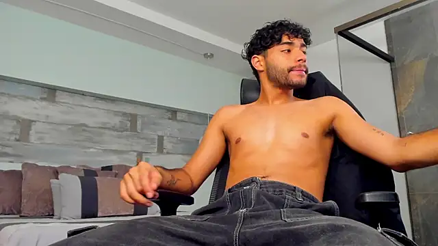 Snapshot of RaphaelDufort chatting on December 16, 2025, 6:01 pm RaphaelDufort online show from December 16, 2025, 6:01 pm