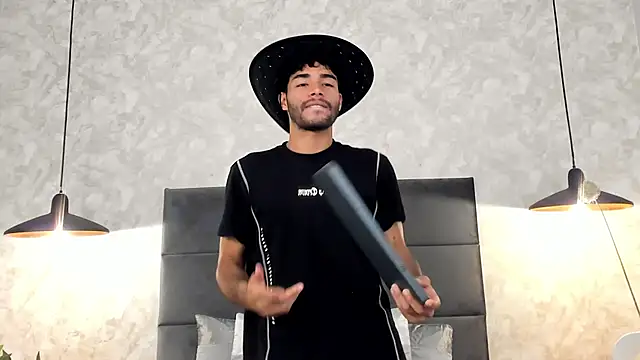 Snapshot of RaphaelDufort chatting on November 19, 2025, 11:27 pm RaphaelDufort online show from November 19, 2025, 11:27 pm