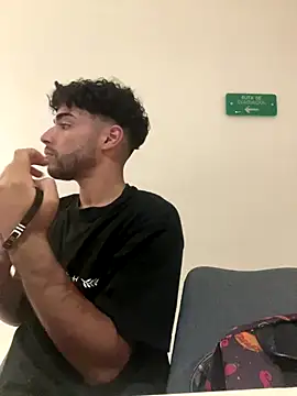 Snapshot of RaphaelDufort chatting on October 30, 2025, 9:55 pm RaphaelDufort online show from October 30, 2025, 9:55 pm