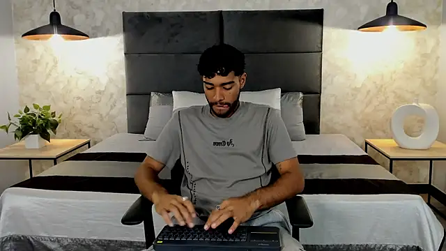 Snapshot of RaphaelDufort chatting on September 23, 2025, 11:56 pm RaphaelDufort online show from September 23, 2025, 11:56 pm