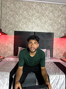 Snapshot of RaphaelDufort chatting on September 16, 2025, 12:33 am RaphaelDufort online show from September 16, 2025, 12:33 am