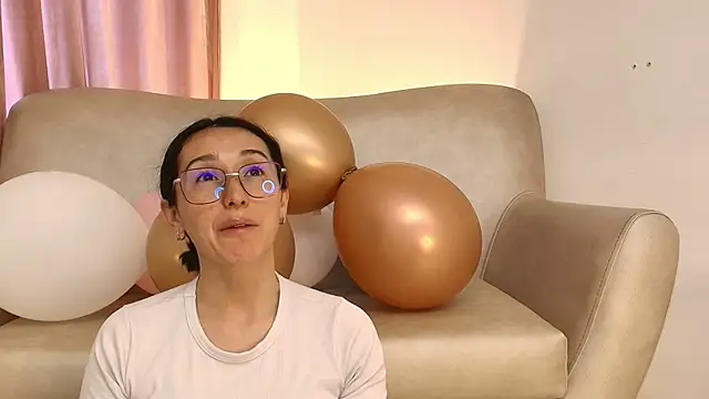 Snapshot of Ginevra_esposito chatting on April 30, 2026, 12:45 pm Ginevra esposito online show from April 30, 2026, 12:45 pm