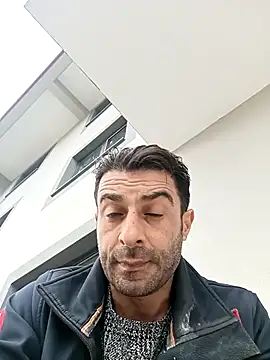 alex10alexx online show from October 9, 2025, 1:22 pm