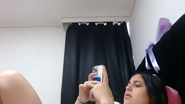 Snapshot of Electraweb_09 chatting on November 7, 2025, 12:21 pm Electraweb 09 online show from November 7, 2025, 12:21 pm