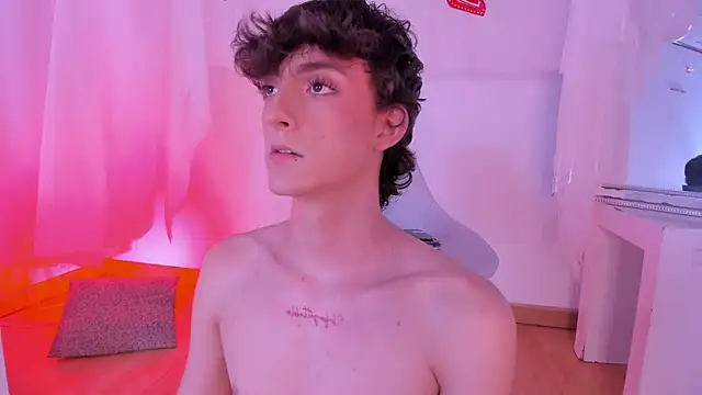 Snapshot of Diamond_Piarce chatting on February 15, 2026, 7:51 am Diamond Piarce online show from February 15, 2026, 7:51 am