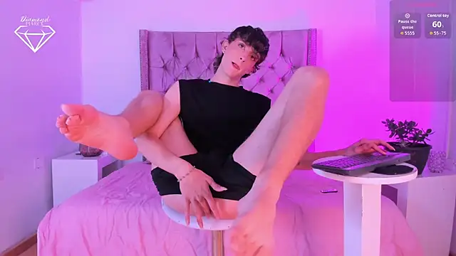 Snapshot of Diamond_Piarce chatting on February 7, 2026, 4:42 am Diamond Piarce online show from February 7, 2026, 4:42 am