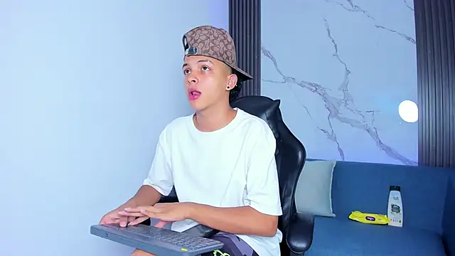 ThiagoCollin online show from September 8, 2025, 8:19 pm