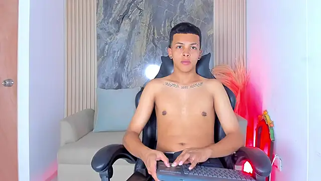 ThiagoCollin online show from September 15, 2025, 9:48 pm