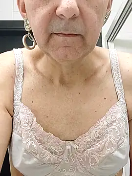 Snapshot of Emily_de_Carla chatting on December 18, 2025, 7:35 am Emily de Carla online show from December 18, 2025, 7:35 am