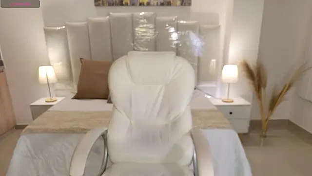 Snapshot of Viictoria_jones chatting on April 14, 2026, 1:10 am Viictoria jones online show from April 14, 2026, 1:10 am