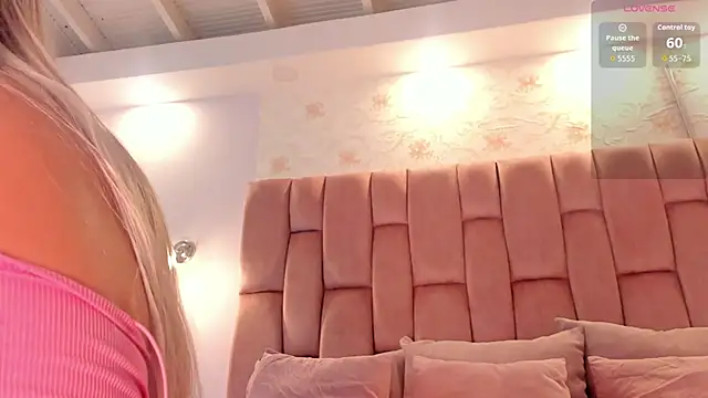 aishathornee online show from January 13, 2026, 9:52 pm