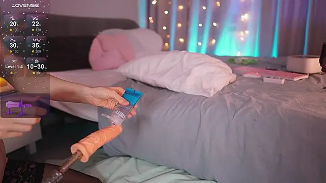 Kira Light online show from March 7, 2026, 2:44 pm