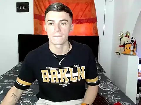 Snapshot of Ken_bigcock77 chatting on October 20, 2025, 9:15 pm Ken bigcock77 online show from October 20, 2025, 9:15 pm