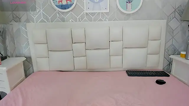 Snapshot of naia_cox chatting on January 7, 2026, 3:44 am naia cox online show from January 7, 2026, 3:44 am