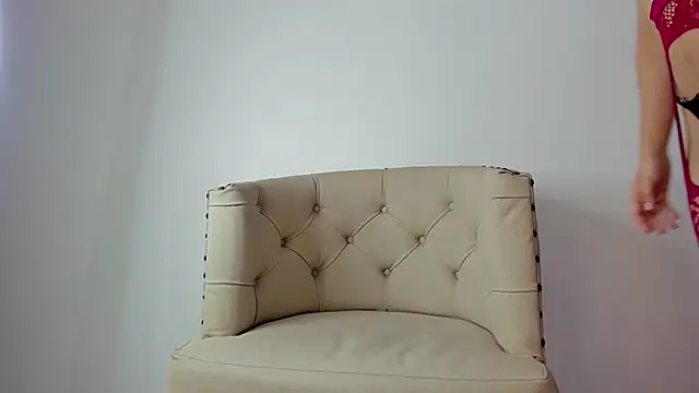 naia cox online show from September 23, 2025, 3:35 am