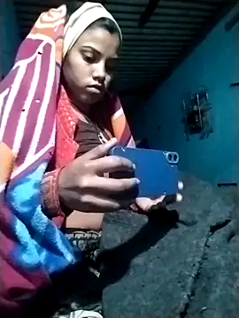 Snapshot of Hot-qwer chatting on December 17, 2025, 10:04 pm Hot-qwer online show from December 17, 2025, 10:04 pm