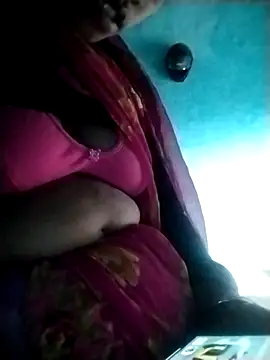 Hot-qwer online show from February 21, 2026, 12:29 pm