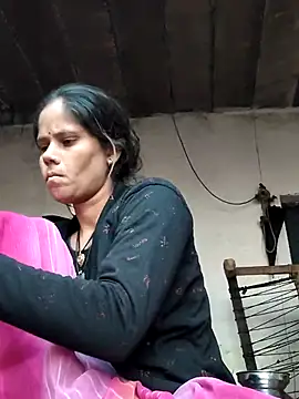 Hot-ilaiy online show from November 29, 2025, 2:23 am