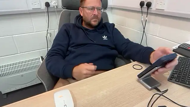 bilf1978 online show from April 22, 2026, 8:10 am