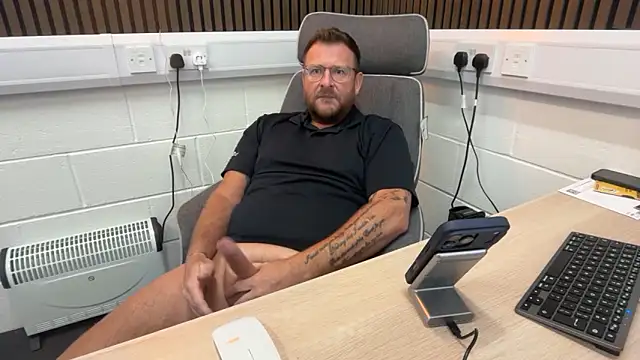 bilf1978 online show from April 23, 2026, 8:54 am