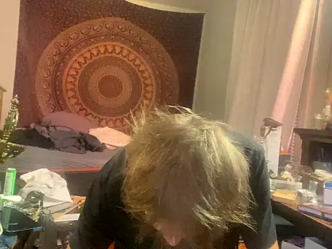 Snapshot of XanderOzzz chatting on November 15, 2025, 10:47 pm XanderOzzz online show from November 15, 2025, 10:47 pm