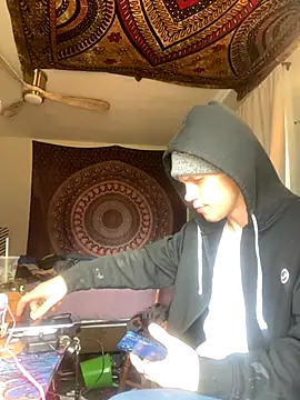 Snapshot of XanderOzzz chatting on November 24, 2025, 5:57 pm XanderOzzz online show from November 24, 2025, 5:57 pm