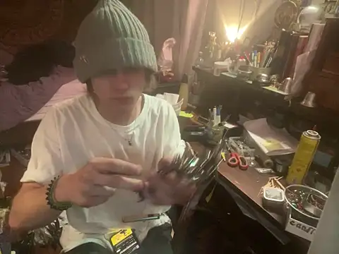 Snapshot of XanderOzzz chatting on October 3, 2025, 8:16 am XanderOzzz online show from October 3, 2025, 8:16 am