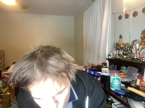 Snapshot of XanderOzzz chatting on December 4, 2025, 5:56 pm XanderOzzz online show from December 4, 2025, 5:56 pm