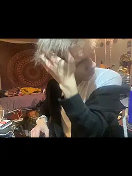 Snapshot of XanderOzzz chatting on November 24, 2025, 2:11 am XanderOzzz online show from November 24, 2025, 2:11 am