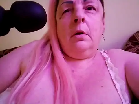 AnnStefanixh online show from June 18, 2026, 1:38 pm