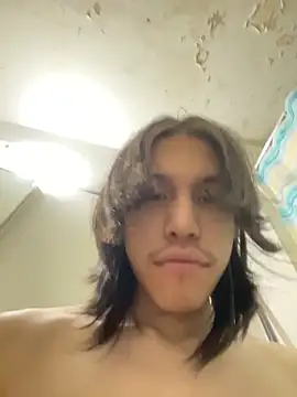 Snapshot of heytherepeoples717 chatting on December 15, 2025, 5:02 am heytherepeoples717 online show from December 15, 2025, 5:02 am