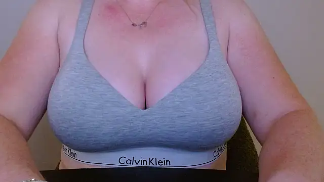 Esmee-Xxx online show from October 4, 2025, 8:10 pm