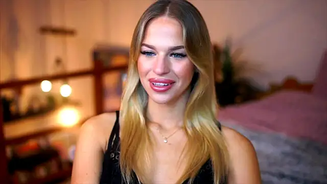 Snapshot of Emilyvanroessel chatting on November 25, 2025, 3:23 pm Emilyvanroessel online show from November 25, 2025, 3:23 pm