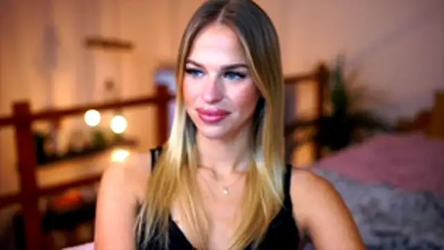 Snapshot of Emilyvanroessel chatting on November 23, 2025, 11:31 am Emilyvanroessel online show from November 23, 2025, 11:31 am