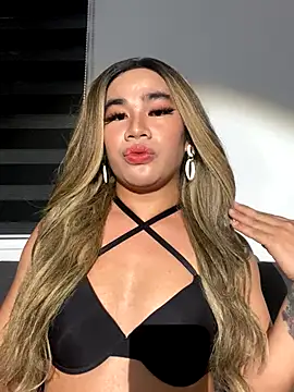 Snapshot of Malia_Nicole chatting on October 13, 2025, 1:56 pm Malia Nicole online show from October 13, 2025, 1:56 pm