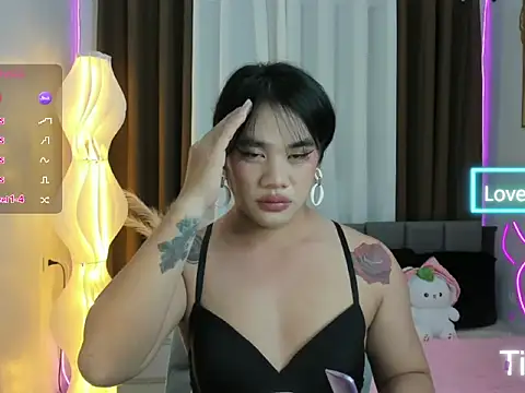 Snapshot of Malia_Nicole chatting on October 23, 2025, 10:58 am Malia Nicole online show from October 23, 2025, 10:58 am