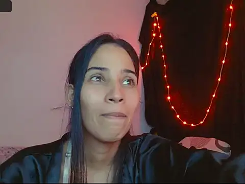 Snapshot of LexxxyQueen chatting on June 9, 2026, 5:19 am LexxxyQueen online show from June 9, 2026, 5:19 am