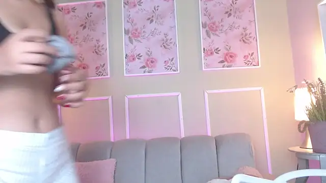 Snapshot of CurlyDani chatting on November 24, 2025, 12:05 pm CurlyDani online show from November 24, 2025, 12:05 pm