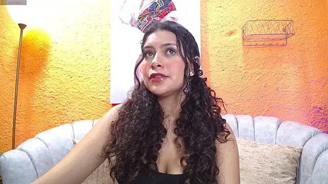 Snapshot of CurlyDani chatting on October 22, 2025, 6:51 pm CurlyDani online show from October 22, 2025, 6:51 pm
