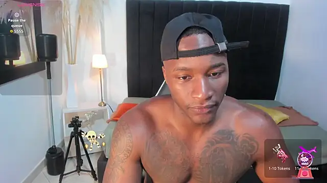 chrstian lewis1 online show from November 14, 2025, 4:54 pm