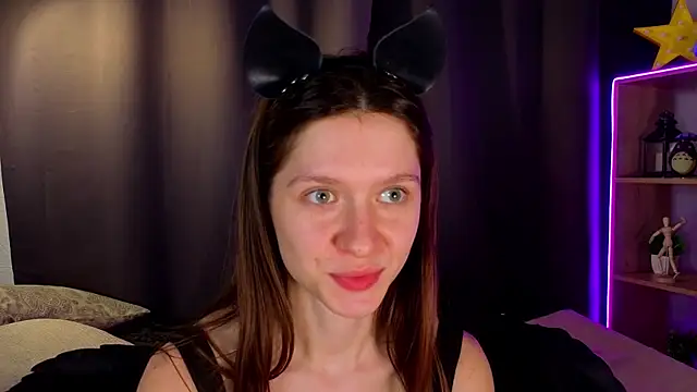 MinaMancilla online show from September 10, 2025, 4:17 pm