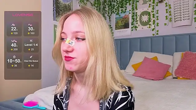 Snapshot of EmmaNovak chatting on February 1, 2026, 12:03 pm EmmaNovak online show from February 1, 2026, 12:03 pm